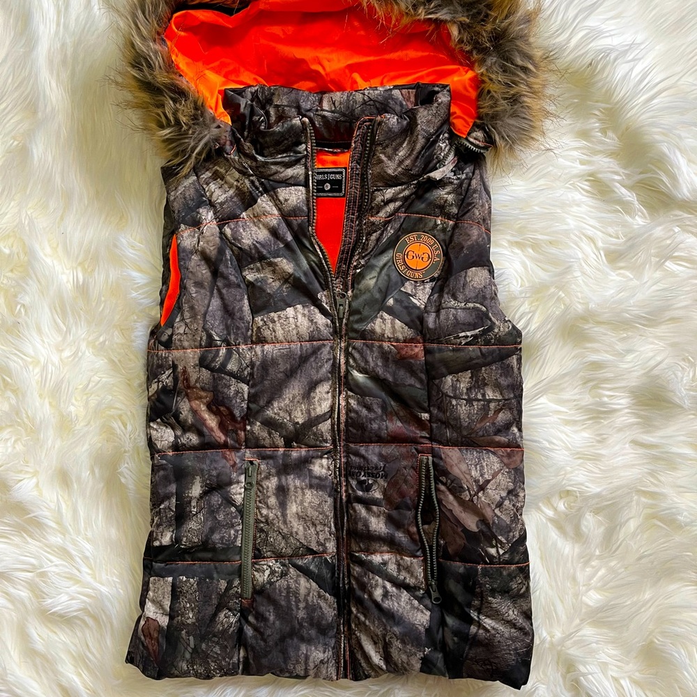Girls with guns camo vest. Size S. Never worn